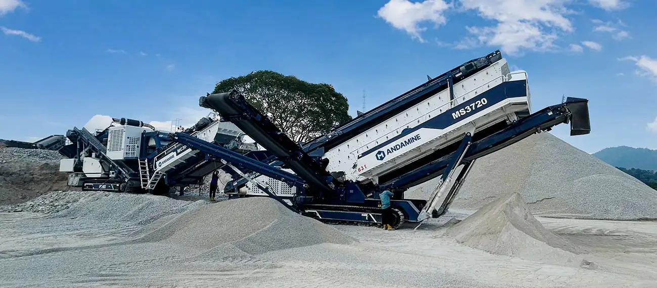 track-mounted-mobile-crusher-on-site-in-Malaysia